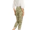 Marc Cain Hosen Bundfaltenhose Mit Leo-Print Green -Marc Cain Geschäft 30f87adbf5ea29b2b91bca12f75c0fb8