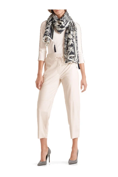 Marc Cain Schals Seidenschal Mit Exotic-Print Black 3 Marc Cain Schals Seidenschal Mit Exotic-Print Black