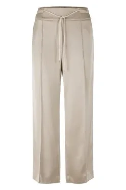 Marc Cain Jogginghosen Verkürzte Satinhose Beige 10 Marc Cain Jogginghosen Verkürzte Satinhose Beige -Marc Cain Geschäft bf75c1b74c4083f428923cbd0317b4ca